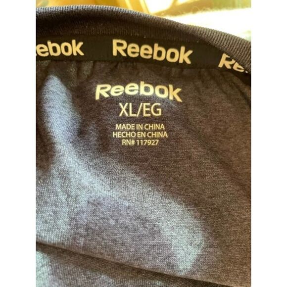 Reebok Men Performance NEW V-Neck Shirt - Size XL - Picture 7 of 7